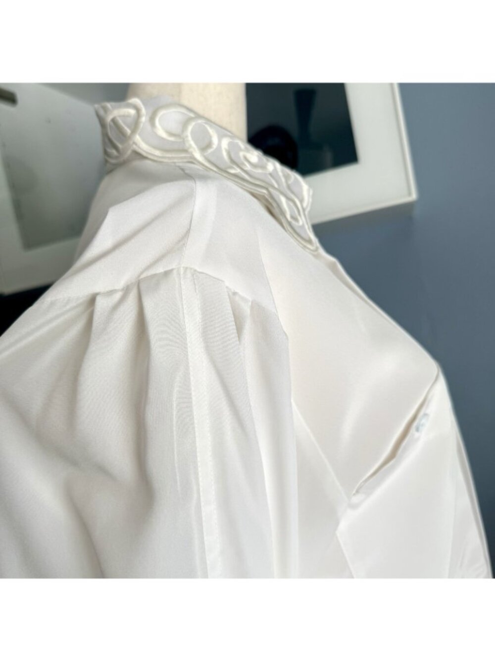 Vintage 80’s Louis Feraud White Pleated Blouse Embroidered Collar Cuffs - Picture 9 of 10